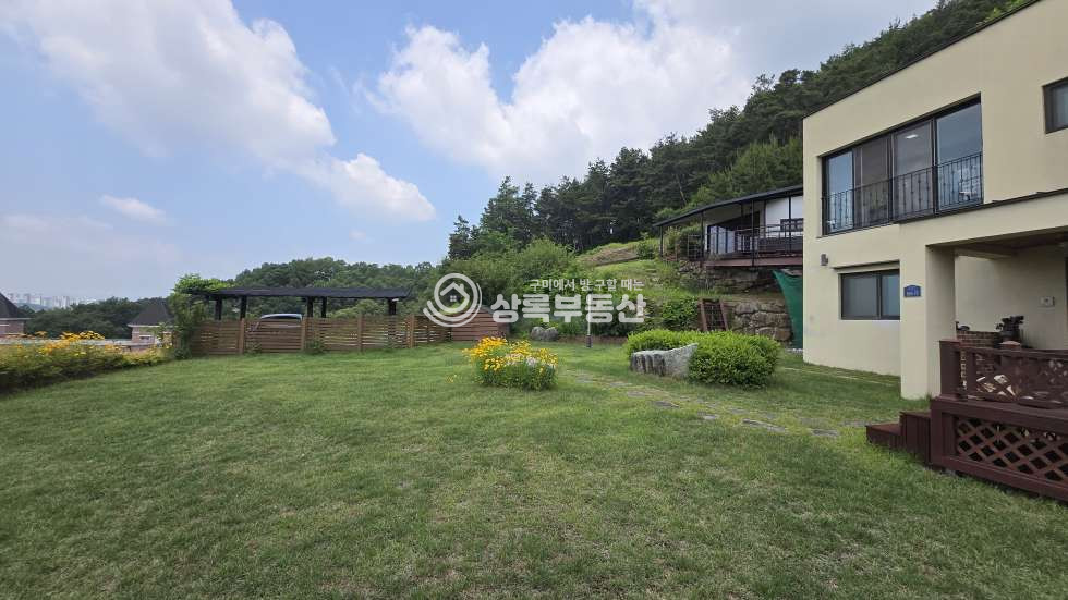경북 구미시 산동읍 인덕리34-18 1동 완벽하게 관리된 정원과 최상의 컨디션을 자랑하는 2층 전원주택 매매 매물번호 10588 사진 2